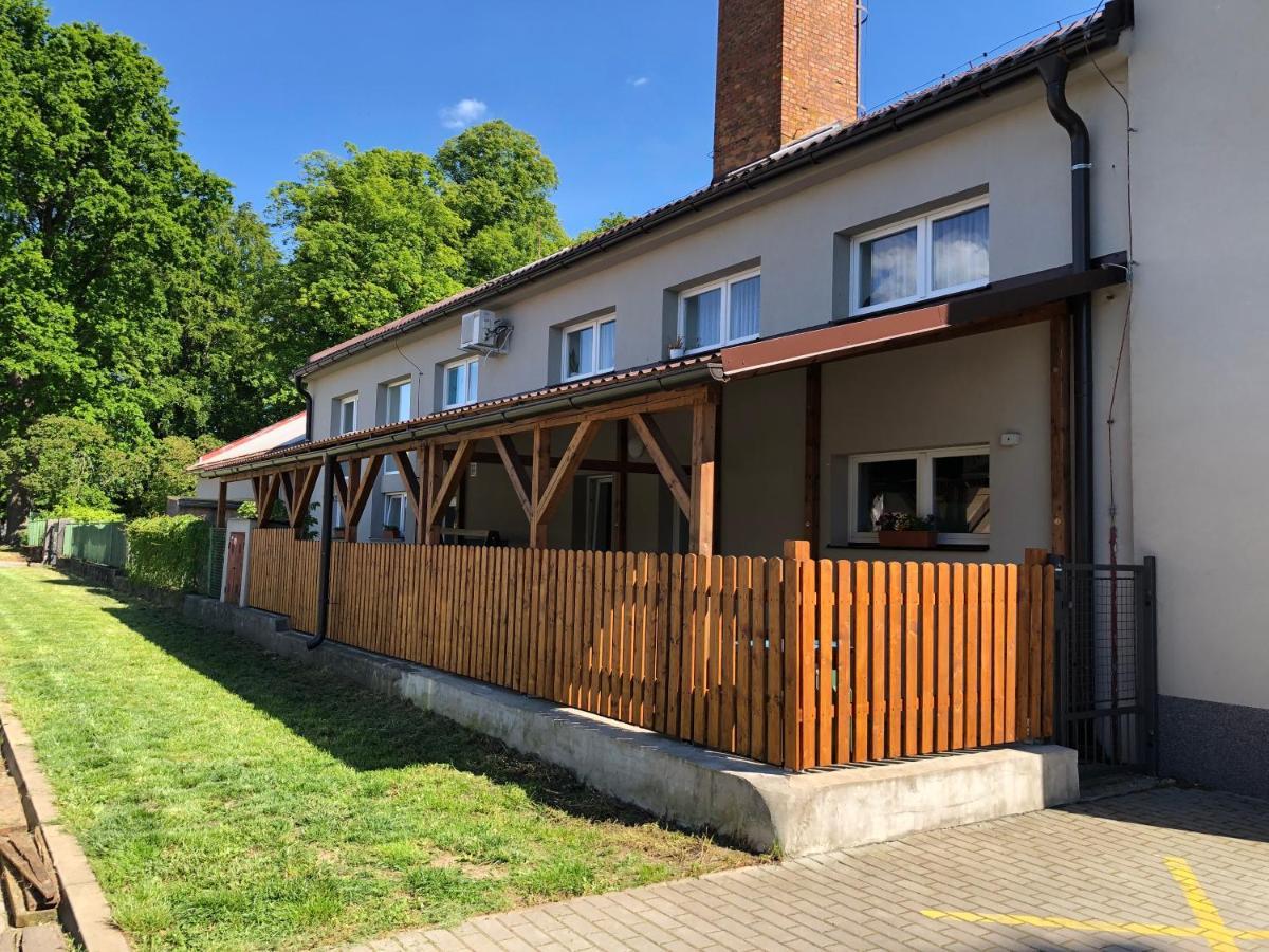 Appartamento Apartmán Železnice Esterno foto