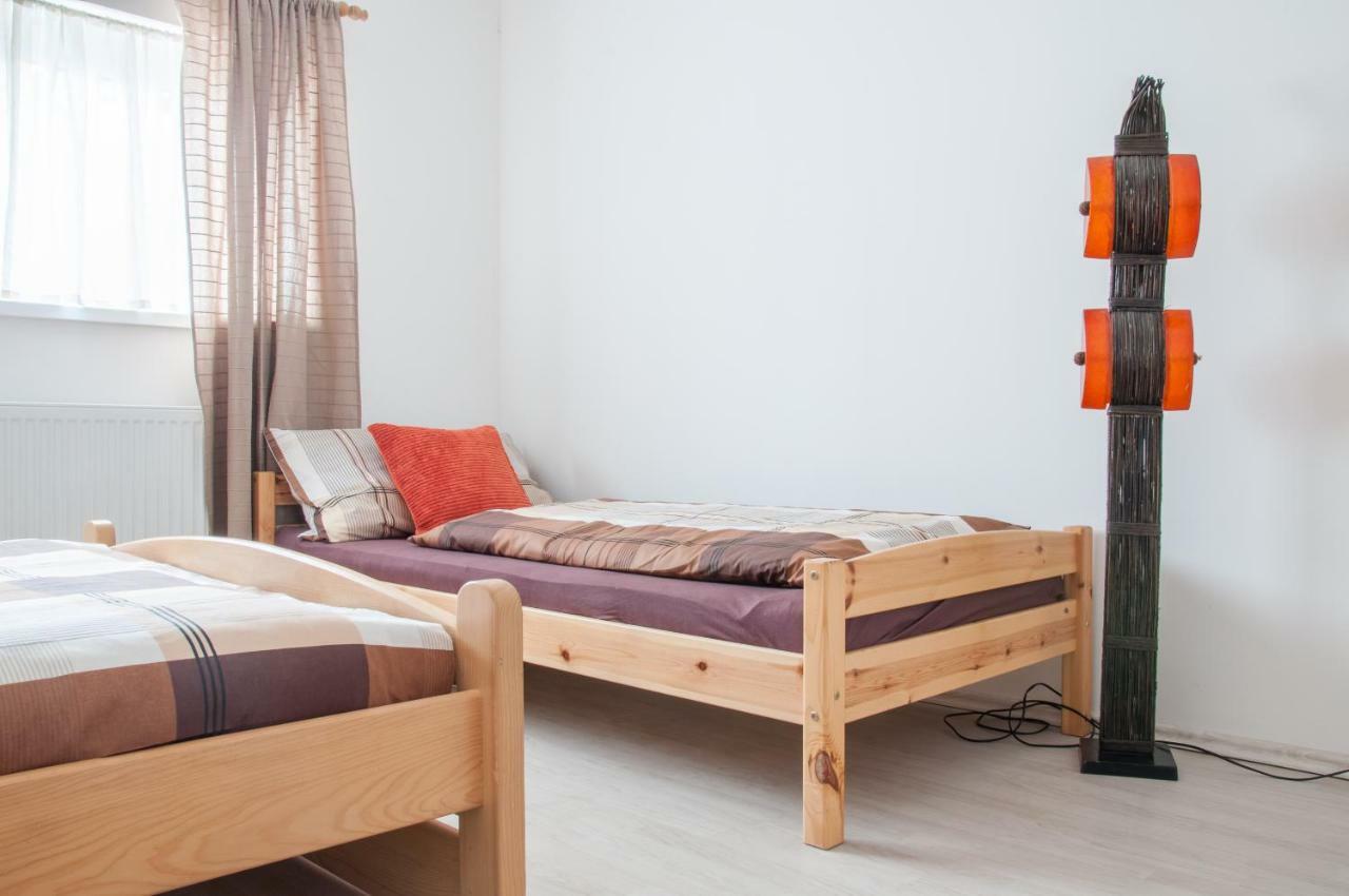 Appartamento Apartmán Železnice Esterno foto