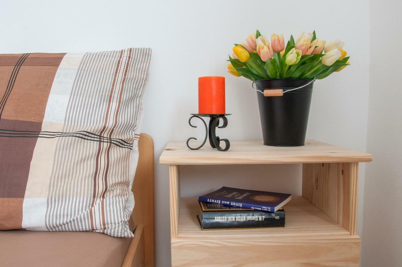 Appartamento Apartmán Železnice Esterno foto
