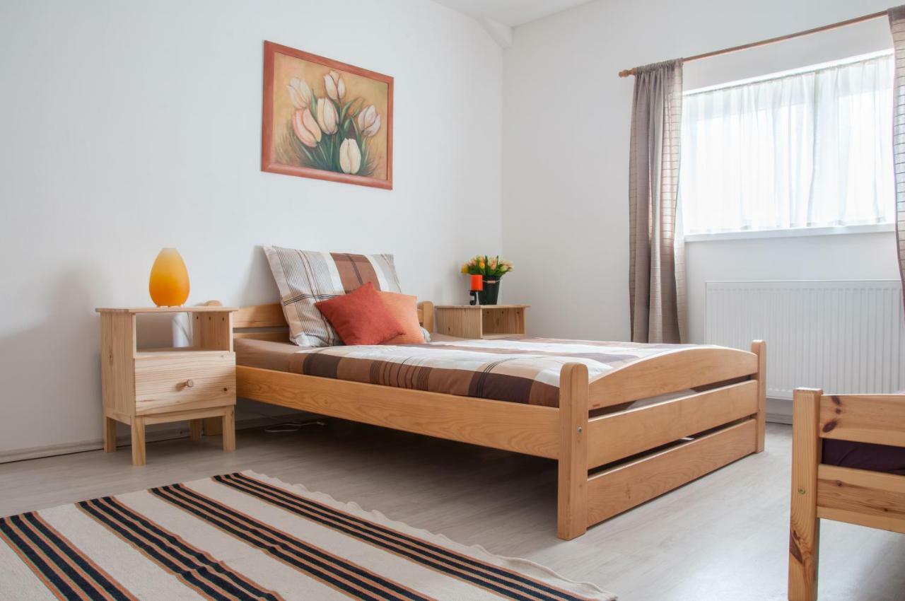 Appartamento Apartmán Železnice Esterno foto