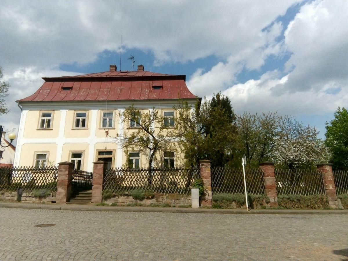 Appartamento Apartmán Železnice Esterno foto