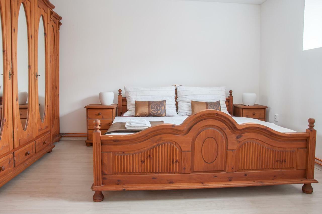 Appartamento Apartmán Železnice Esterno foto