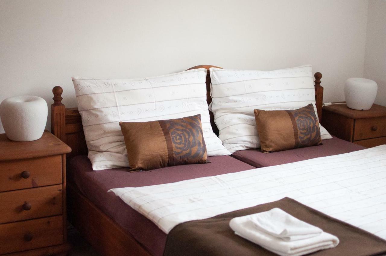 Appartamento Apartmán Železnice Esterno foto
