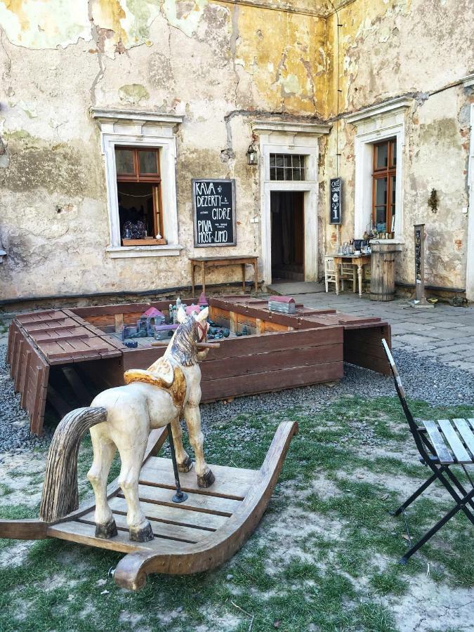 Appartamento Apartmán Železnice Esterno foto