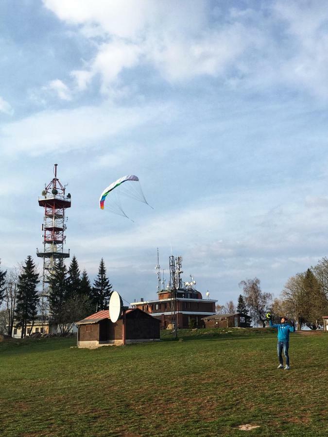 Appartamento Apartmán Železnice Esterno foto